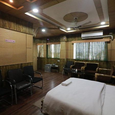 אגרטלה Hotel Himalaya מראה חיצוני תמונה