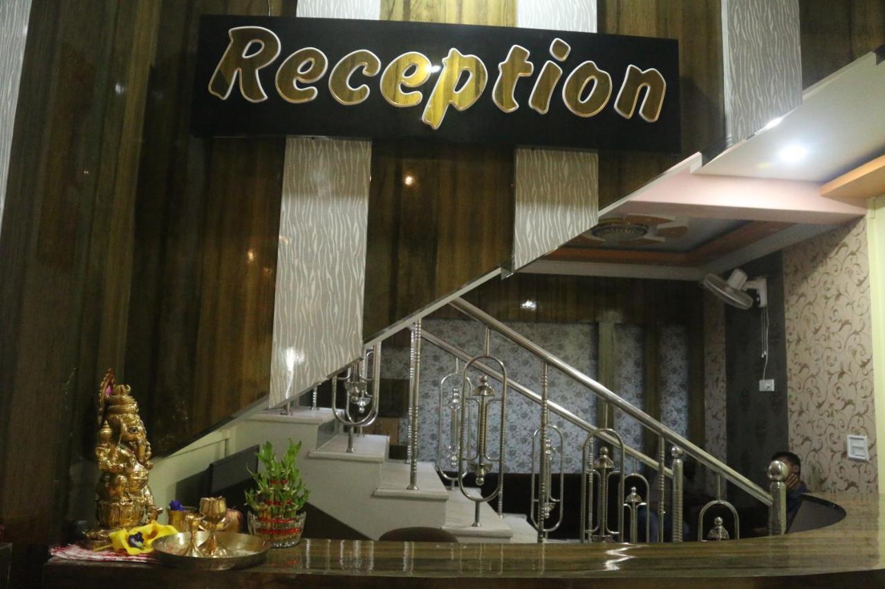 אגרטלה Hotel Himalaya מראה חיצוני תמונה
