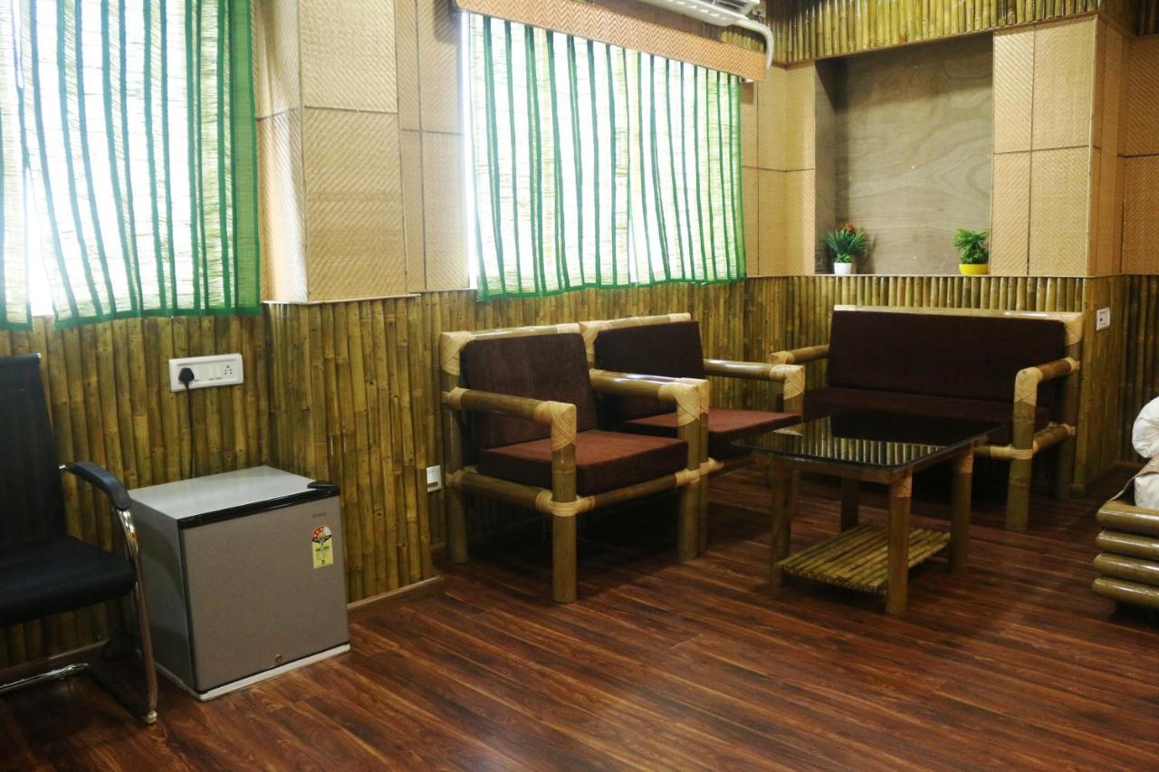 אגרטלה Hotel Himalaya מראה חיצוני תמונה