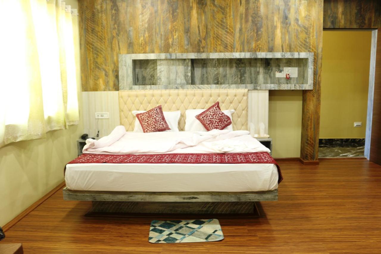 אגרטלה Hotel Himalaya מראה חיצוני תמונה