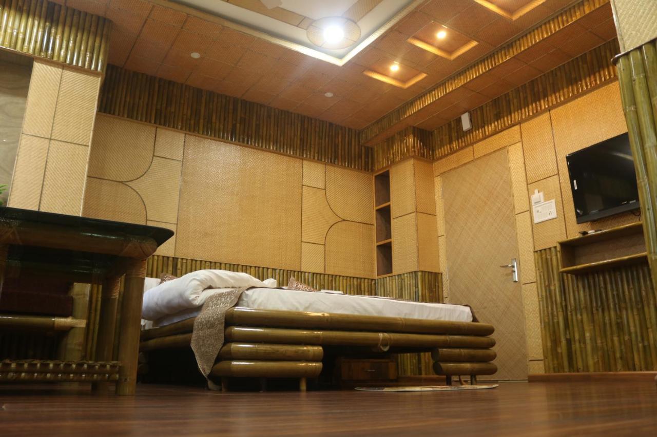 אגרטלה Hotel Himalaya מראה חיצוני תמונה