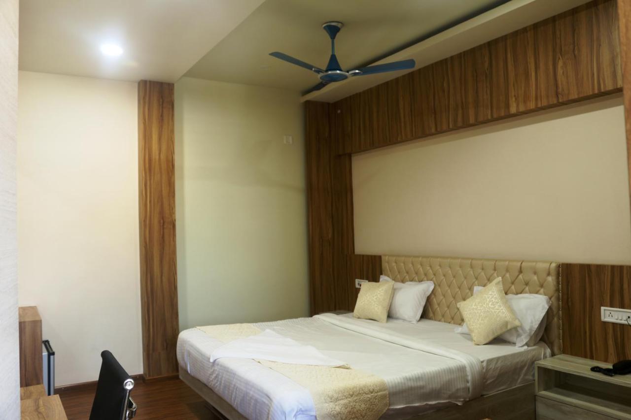 אגרטלה Hotel Himalaya מראה חיצוני תמונה
