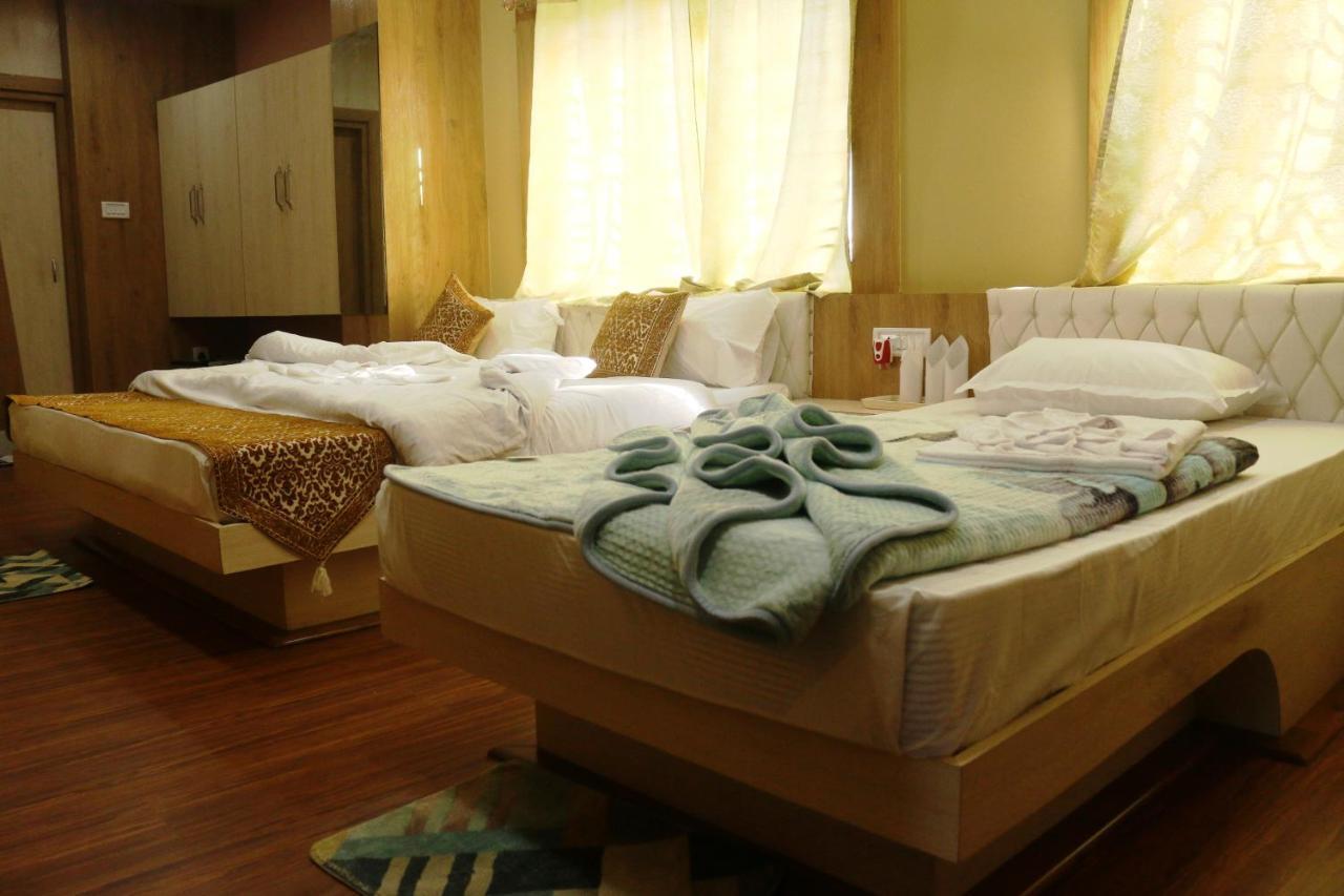 אגרטלה Hotel Himalaya מראה חיצוני תמונה