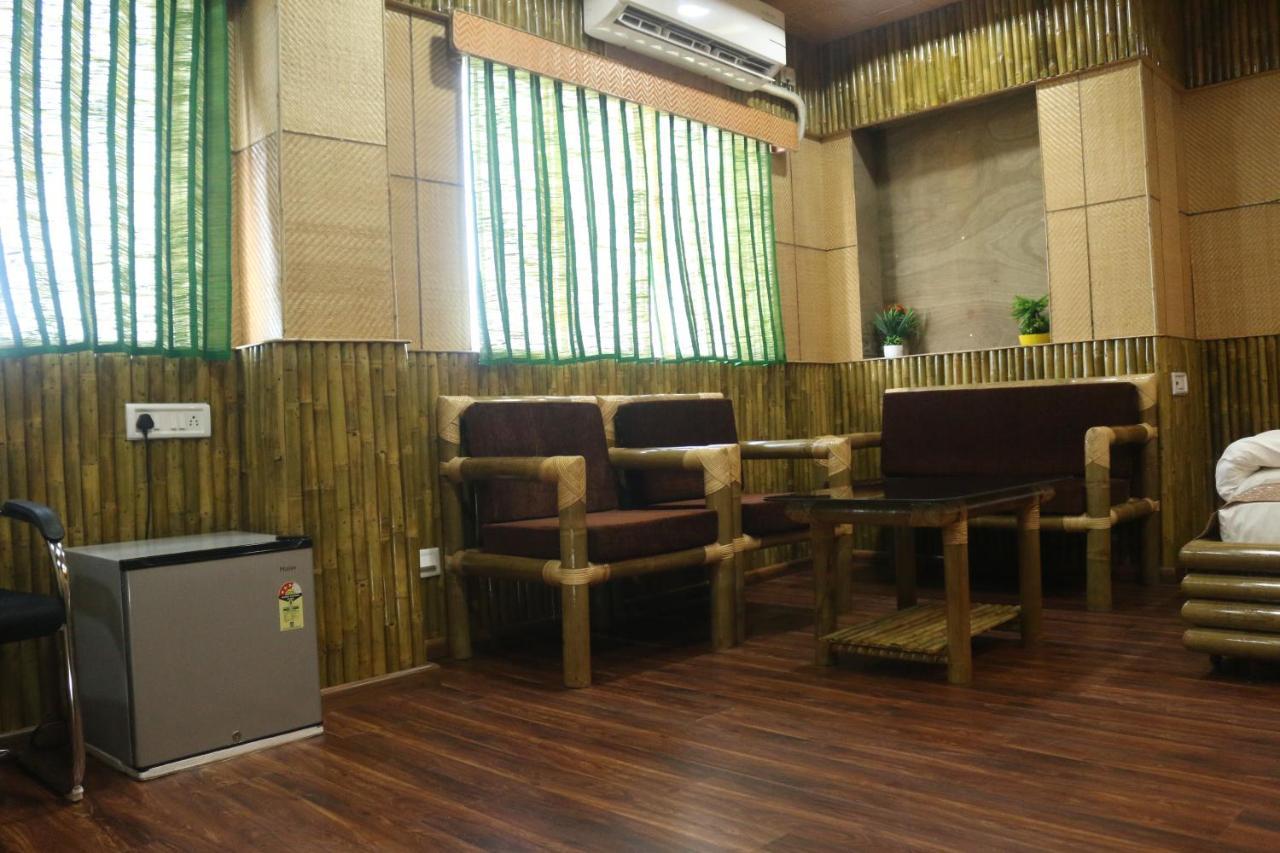 אגרטלה Hotel Himalaya מראה חיצוני תמונה