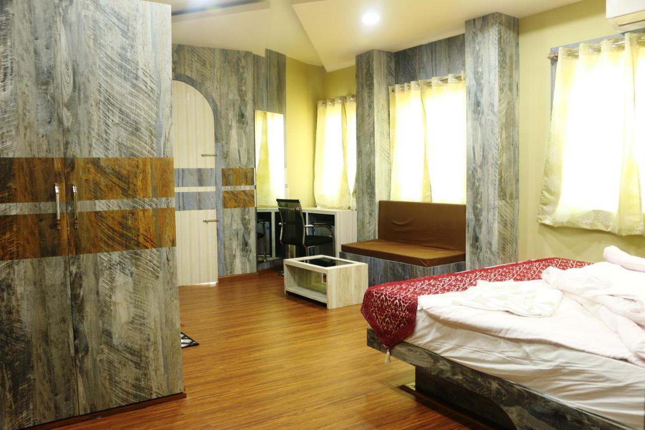 אגרטלה Hotel Himalaya מראה חיצוני תמונה