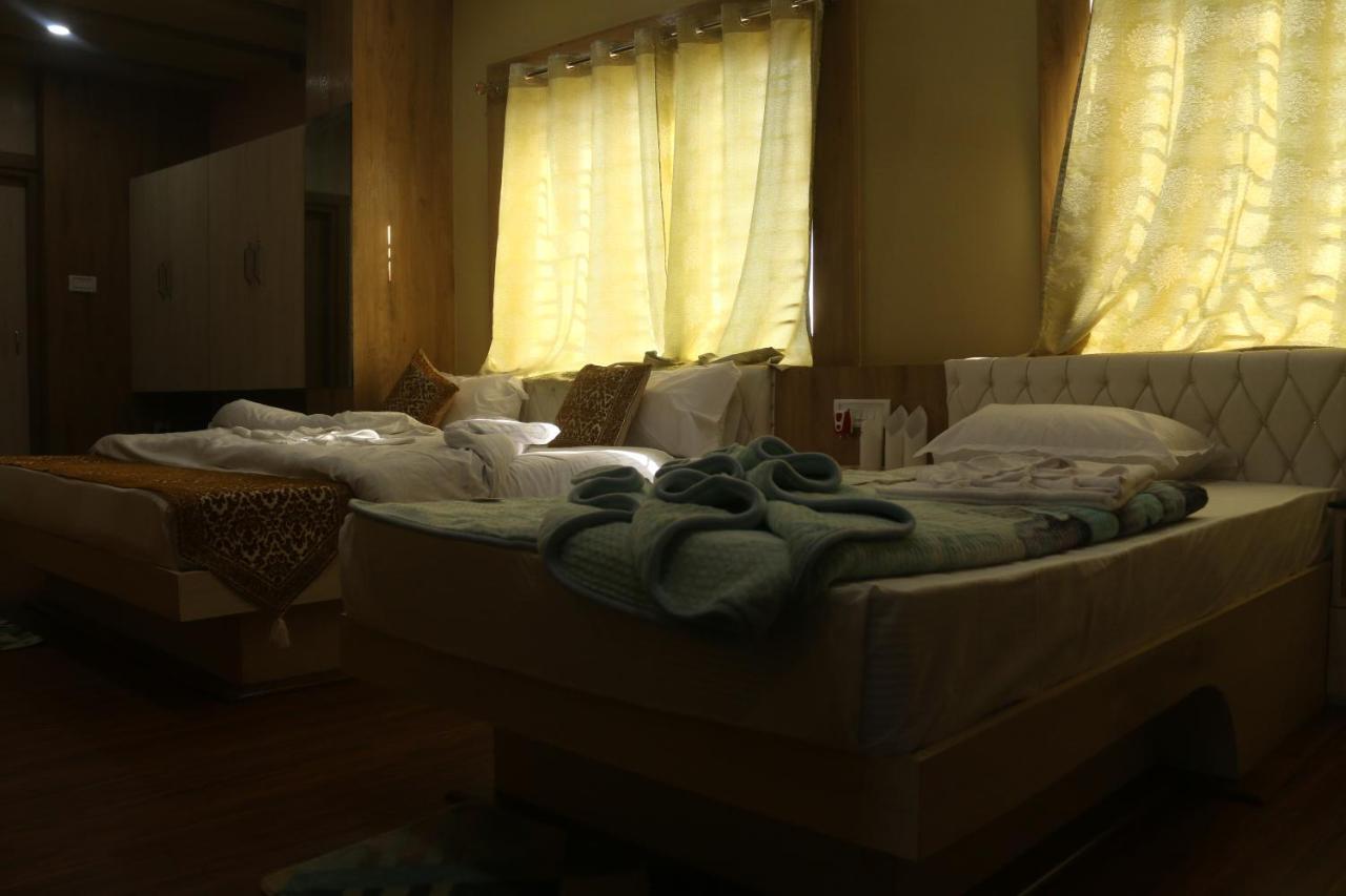 אגרטלה Hotel Himalaya מראה חיצוני תמונה