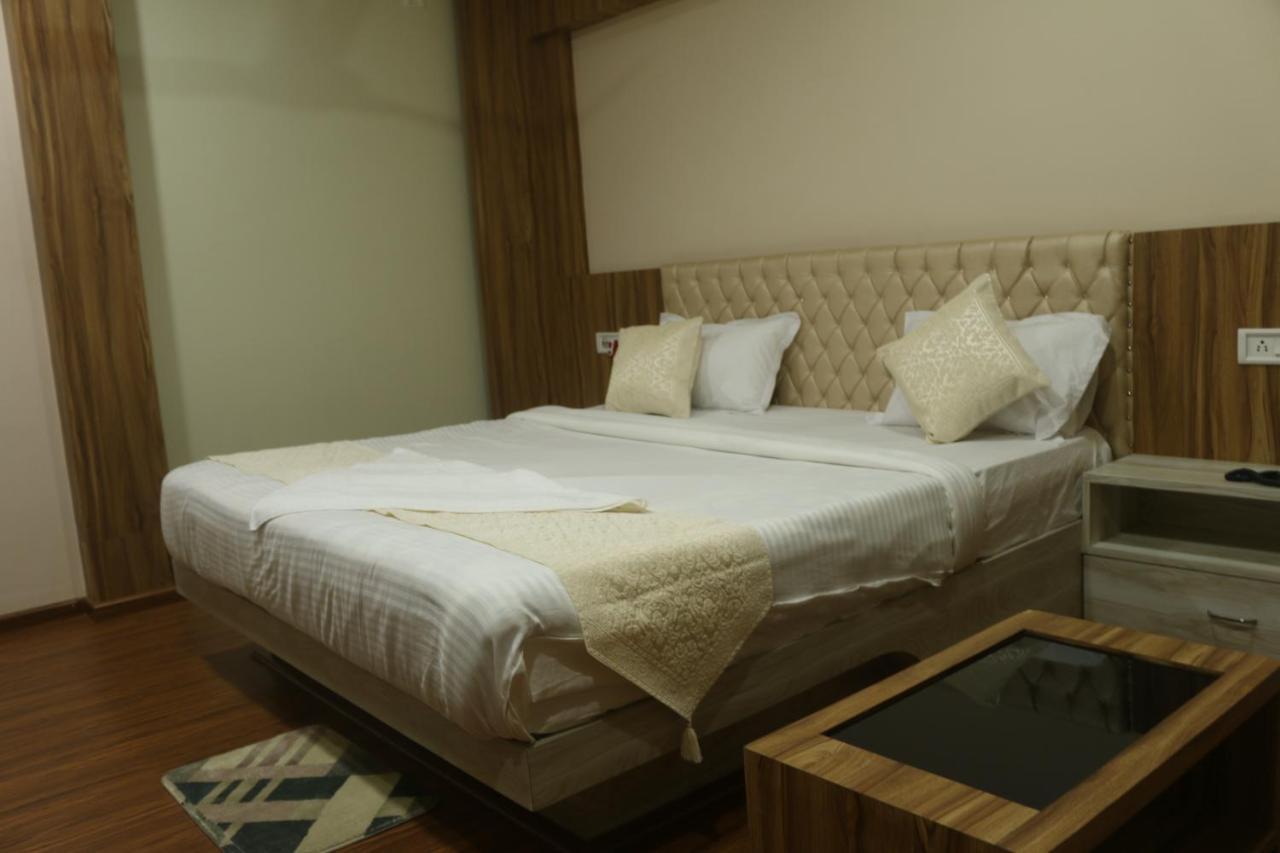 אגרטלה Hotel Himalaya מראה חיצוני תמונה
