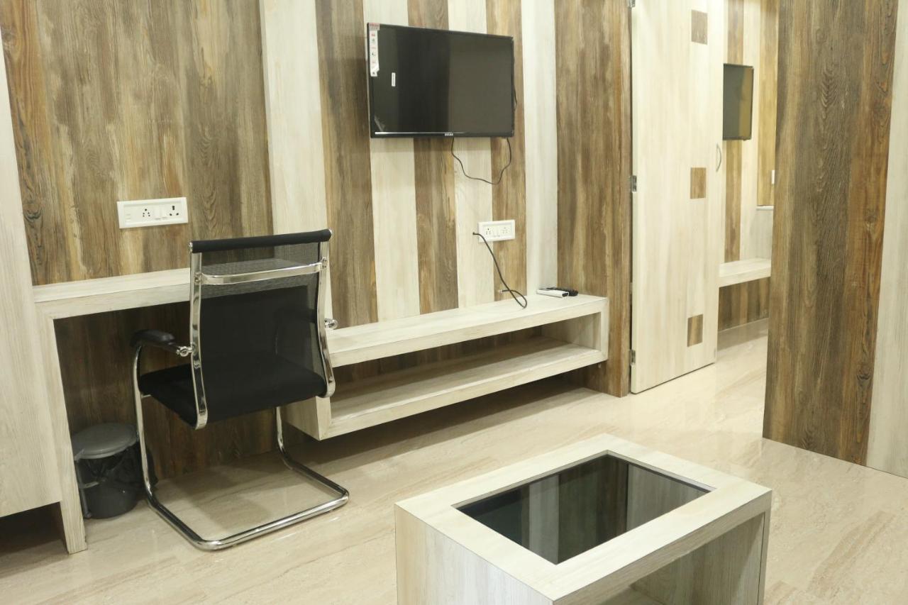 אגרטלה Hotel Himalaya מראה חיצוני תמונה