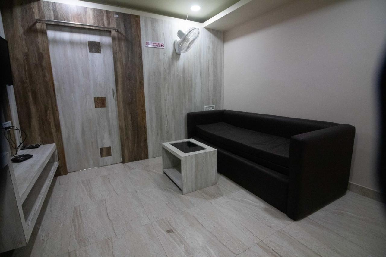 אגרטלה Hotel Himalaya מראה חיצוני תמונה