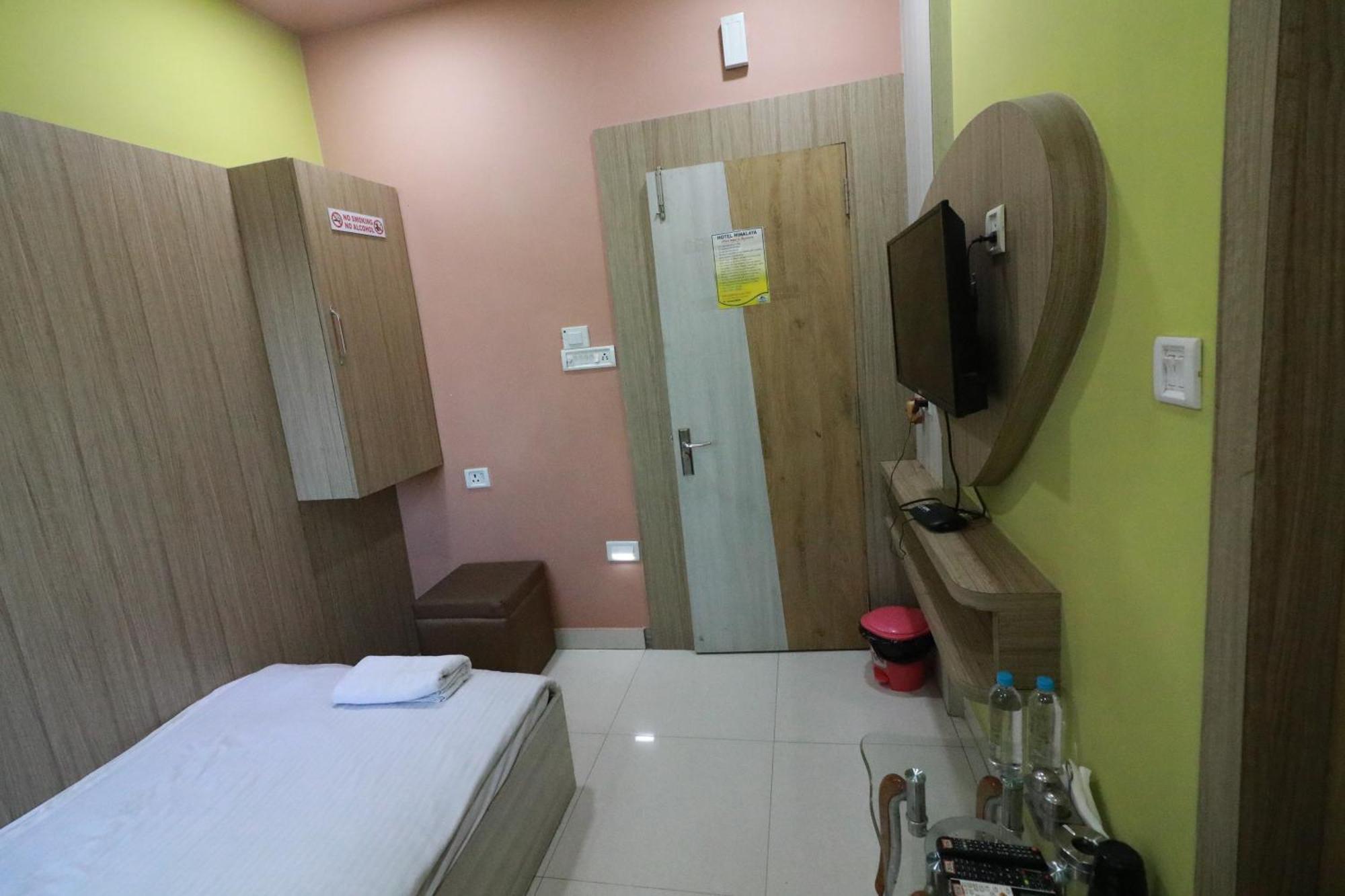 אגרטלה Hotel Himalaya מראה חיצוני תמונה