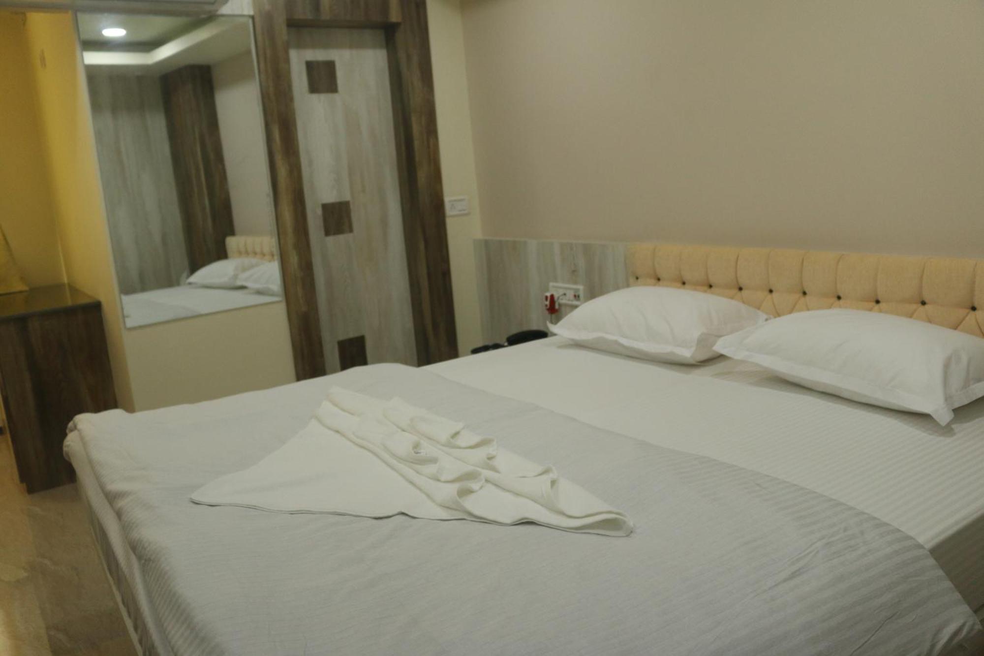אגרטלה Hotel Himalaya מראה חיצוני תמונה