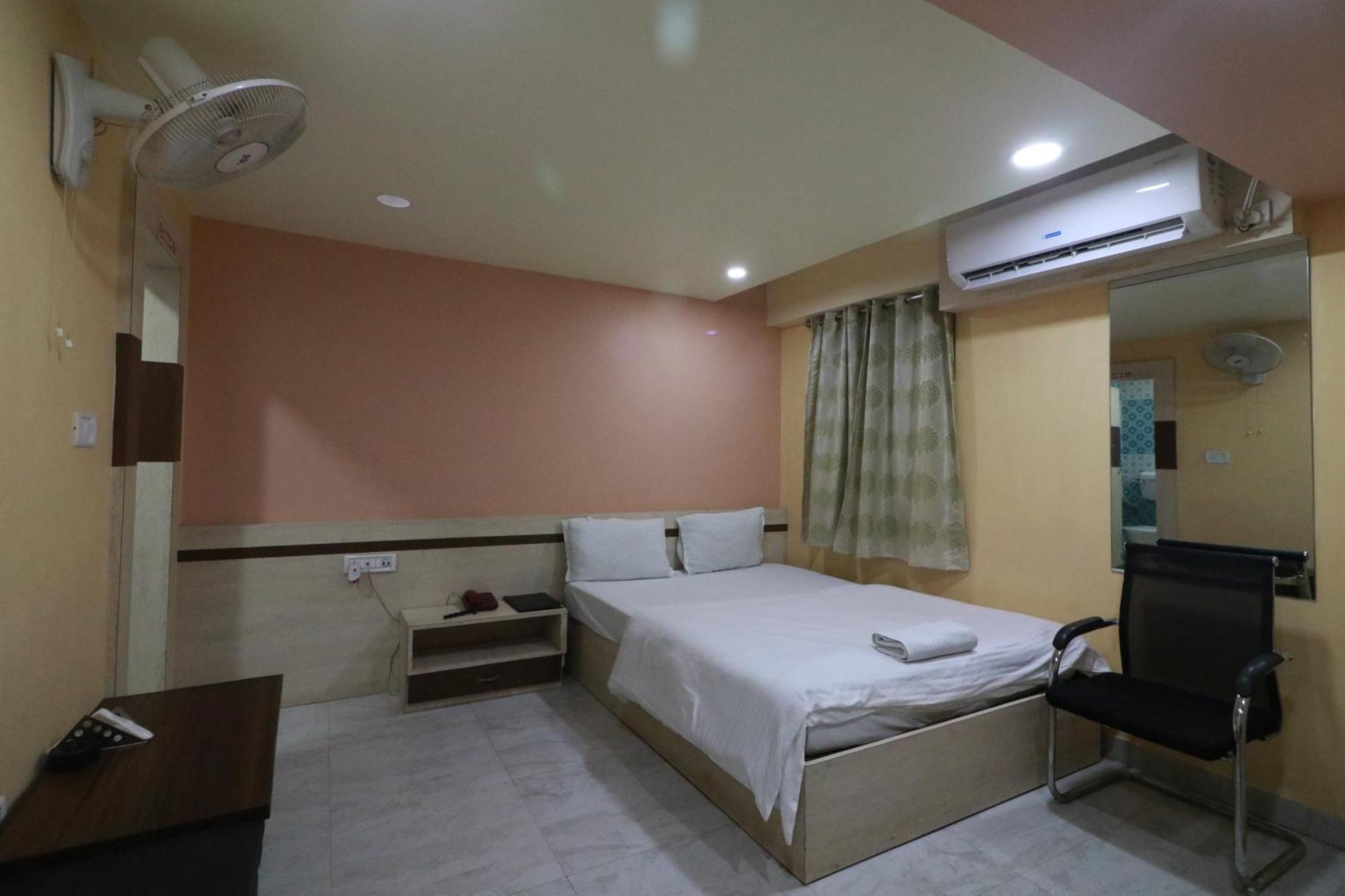 אגרטלה Hotel Himalaya מראה חיצוני תמונה