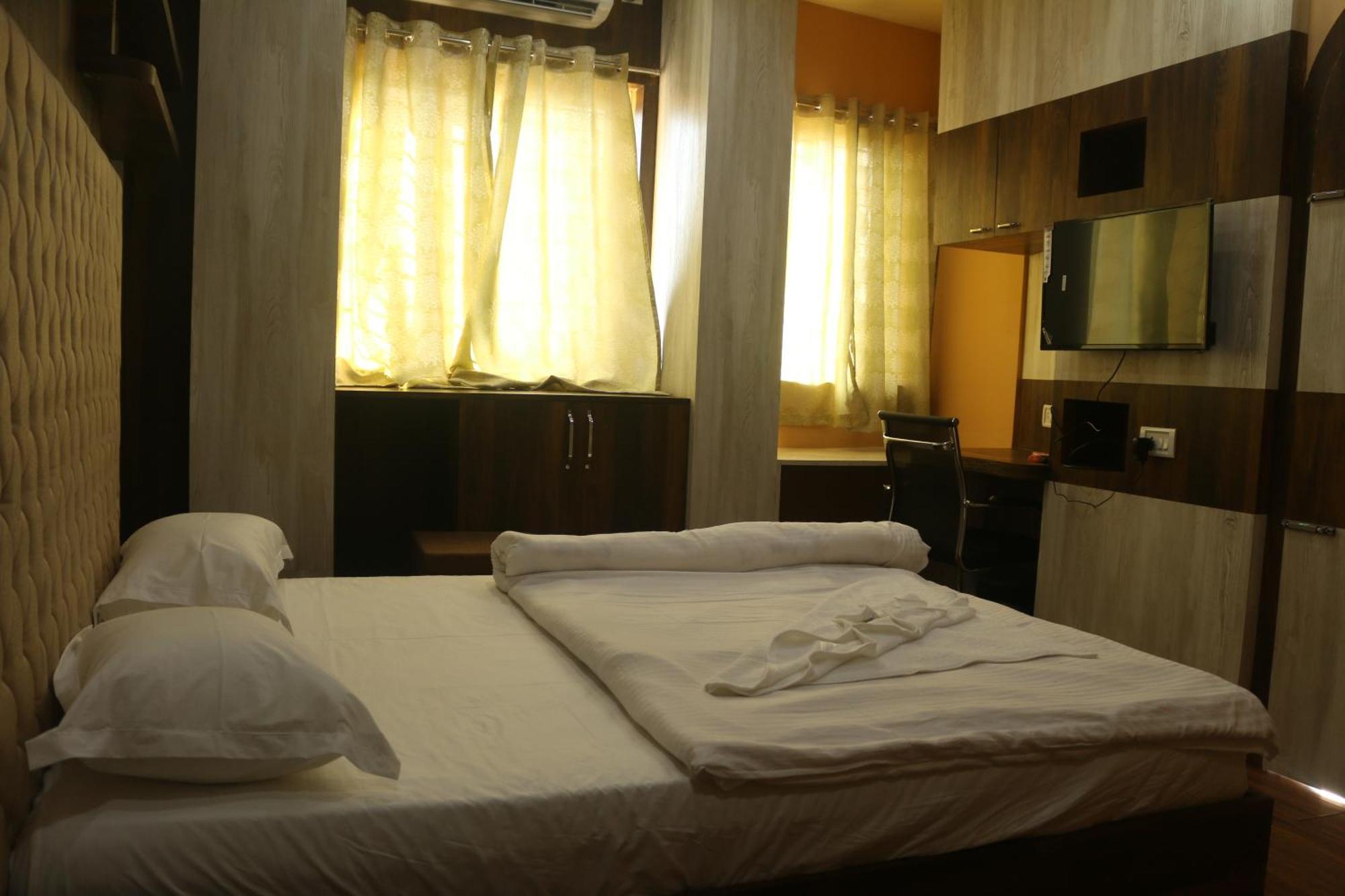 אגרטלה Hotel Himalaya מראה חיצוני תמונה